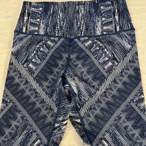 Lulu Wonder Under Hi-Rise Tight-Saint Martins Nulux, Interweave Multi. Size 10